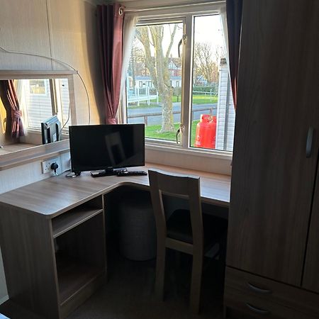 3 Bedroomed Caravan With Amazing Sea Views! سكرابورو المظهر الخارجي الصورة