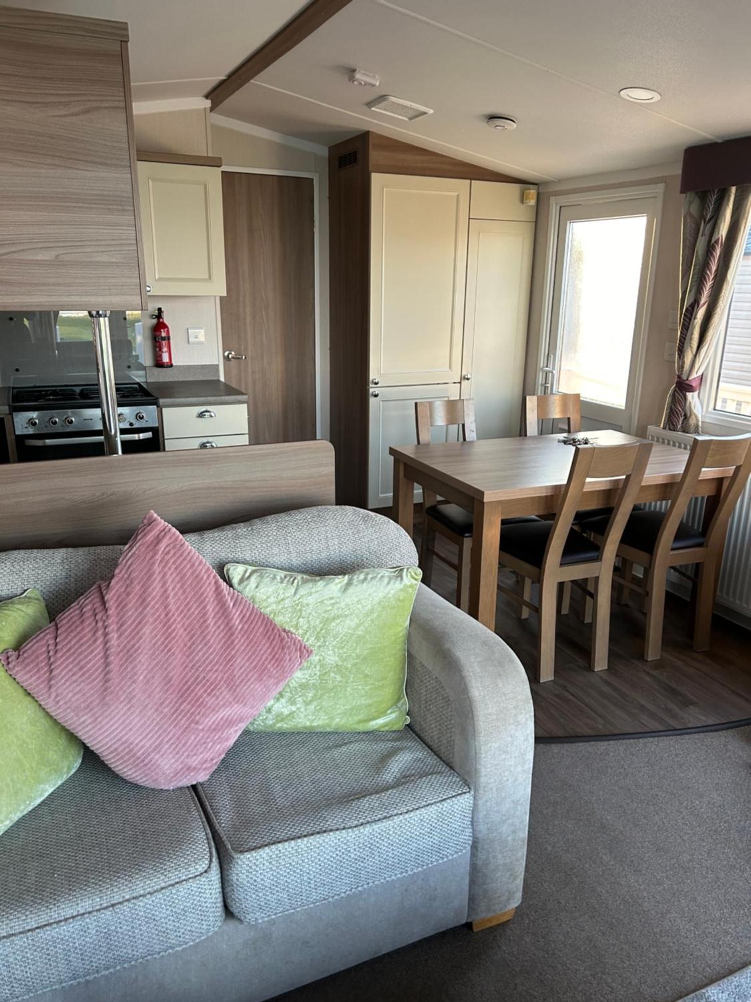 3 Bedroomed Caravan With Amazing Sea Views! سكرابورو المظهر الخارجي الصورة